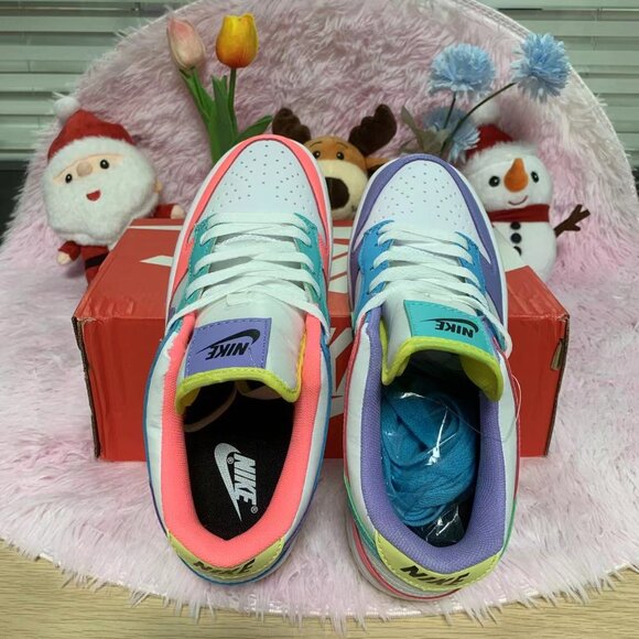 Fashion Dunk Low Triple Pink Shoes - Women's Size 8.5 - Picture 4 of 8